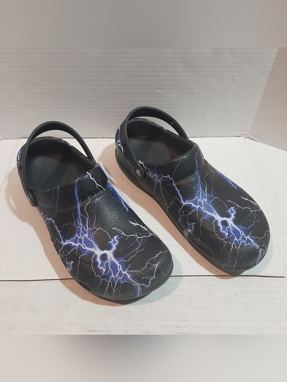 Adult Size M 12 CROCS Bistro Black Lightning Bolt Graphic Slip Resistant Clogs
